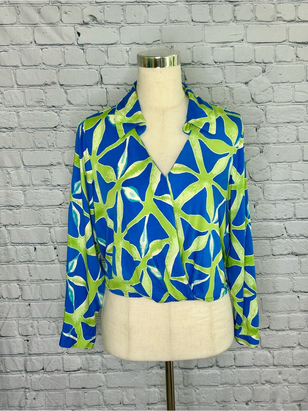 Haute Hippie Blue and Lime Abstract Print Blouse Crop Top Resort Beach Style